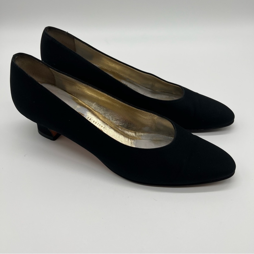 Salvatore ferragamo black dress pump shoes.